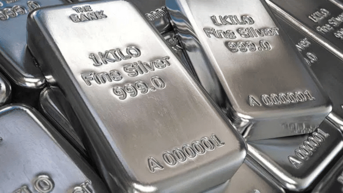 चांदीचा भाव पोहोचणार थेट 250000 रुपयांवर? तज्ज्ञांचा अंदाज काय?