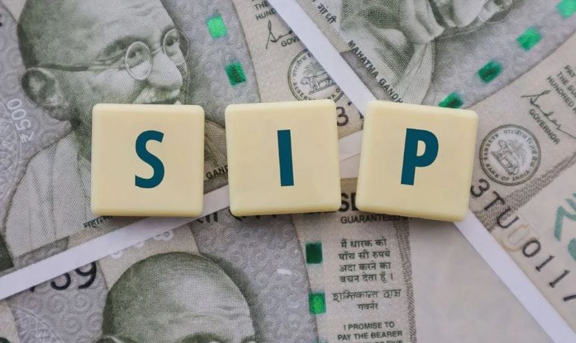 (टीप- वरच्या लेखात दिलेली माहिती ही प्राथमिक स्वरुपाची आहे. कुठेही प्रत्यक्ष वा अप्रत्यक्ष गुंतवणूक करायची असेल किंवा कोणताही आर्थिक निर्णय घ्यायचा असेल तर त्या-त्या क्षेत्रातील तज्ज्ञांचा सल्ला जरूर घ्या) 