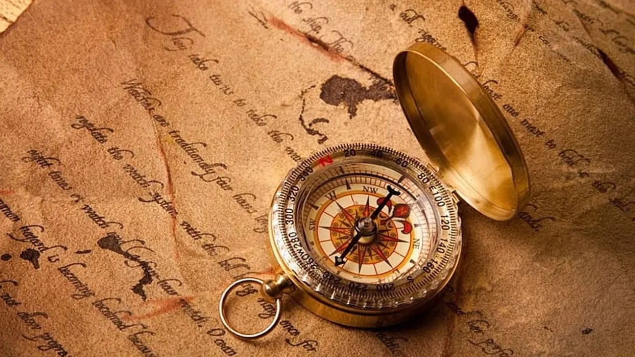 भारतात, आपण घर बांधण्यापासून ते घरगुती वस्तू ठेवण्यापर्यंत सर्व गोष्टींमध्ये वास्तुशास्त्राचा वापर करतो. पण झोपण्याच्या बाबतीत, आपण अनेकदा वास्तुशास्त्राचा विचार न करता कोणत्याही दिशेने पाय ठेवून झोपतो, जे अत्यंत चुकीचे आहे.