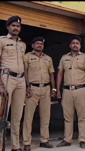 कुर्डूवाडीत स्ट्रॉंग रूम बाहेर पोलिसांचा कडेकोट बंदोबस्त