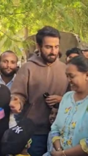 सोनू सुद कोपरगावात मित्राच्या भेटीला, सगळीकडे गर्दी