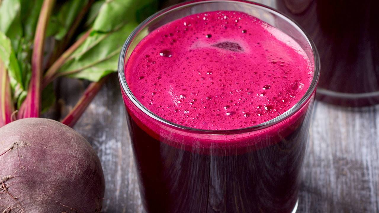 बऱ्याच लोकांच्या शरीरात रक्ताची कमी निर्माण होते. रक्ताची कमी निर्माण झाल्यावर अनेक आजार होण्याची शक्यता असते. शिवाय त्या व्यक्तीला प्रचंड अशक्तपणाही येतो.