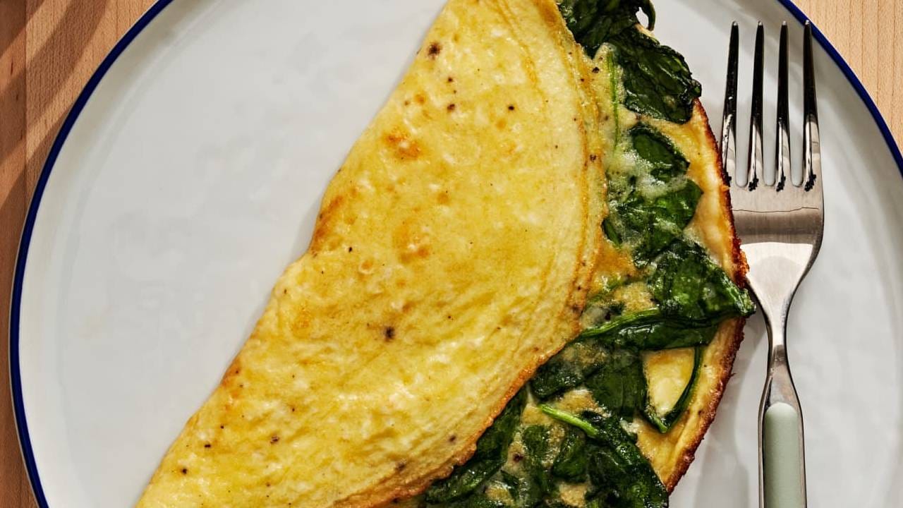 आजकाल जवळपास महिला नोकरी करतात. यामुळे सकाळच्या धावपळीत असा काही नाश्ता हवा असतो. जो लवकर होईल आणि हेल्दीही असेल. 