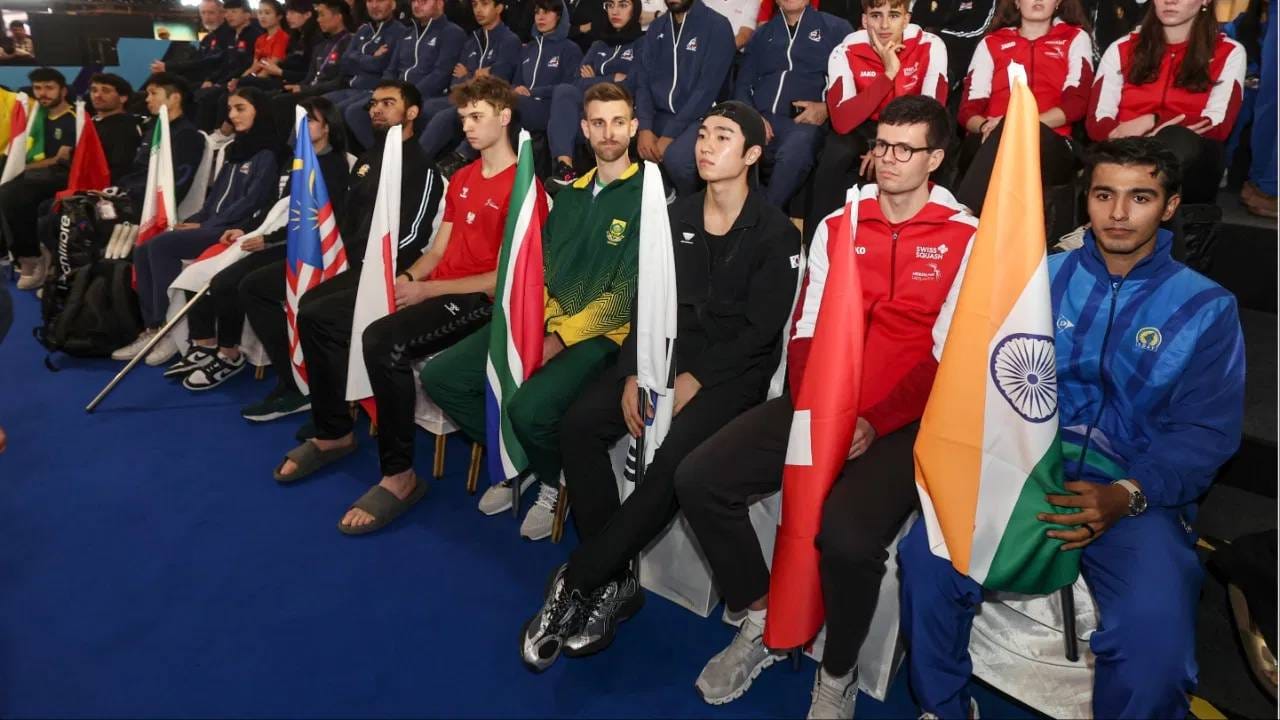 चेन्नई येथे झालेल्या स्क्वॅश विश्वचषकात पाच उपखंडातील 12 संघांनी भाग घेतला होता.ऑस्ट्रेलिया, इजिप्त, हाँगकाँग, जपान, मलेशिया, इराण, पोलंड, दक्षिण आफ्रिका आणि स्वित्झर्लंड सारख्या बलाढ्य देशांचा समावेश होता. भारतीय संघाने वर्चस्व राखत या क्रीडाप्रकारात नवा अध्याय लिहिला आहे. आता या स्पर्धेतील निश्चितच फायदा होणार आहे. (Photo:PTI)