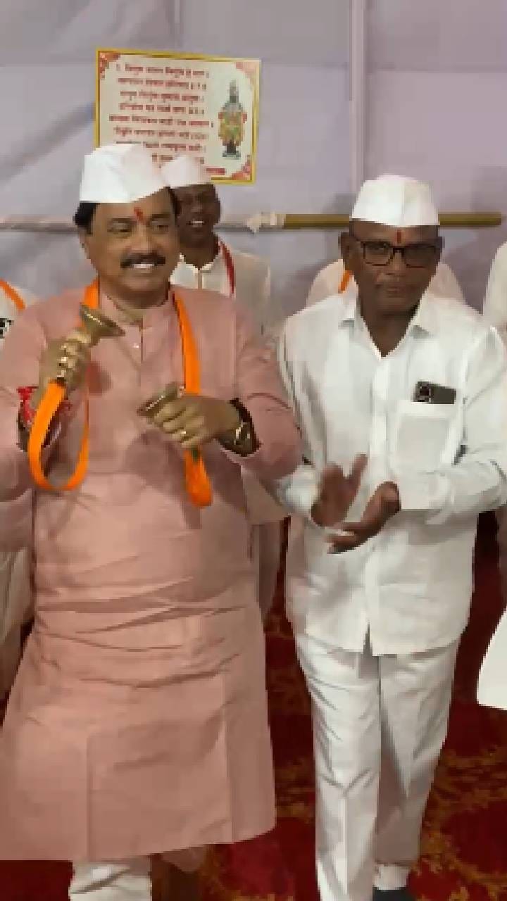 सुनिल तटकरे यांनी धरला वारकऱ्यांसोबत ठेका