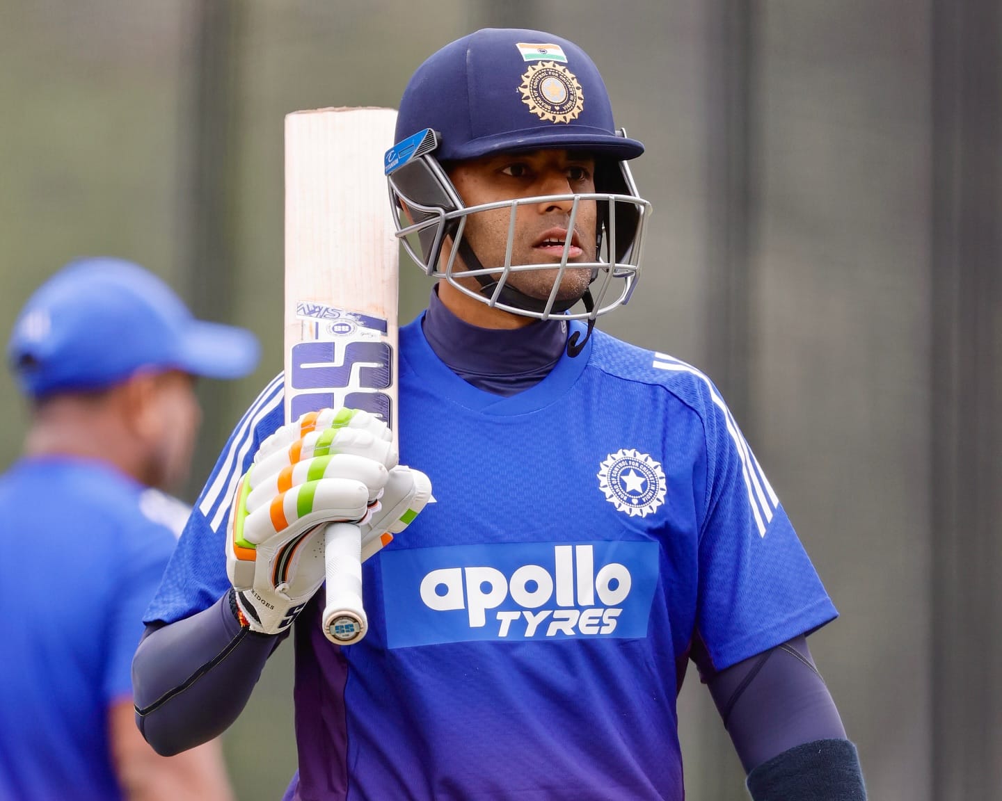 कॅप्टन सूर्यकुमार यादवची बॅट पुन्हा एकदा तळपली नाही. सूर्या या सामन्यात 4 चेंडूत 5 धावा करुन आऊट झाला. सूर्याची बॅट बऱ्याच काळापासून शांत आहे. एकवेळ जगातील अनेक गोलंदाजांवर सूर्यकुमार यादवने वर्चस्व गाजवलं होतं. पण आता त्याला धावांसाठी संघर्ष करावा लागतोय.