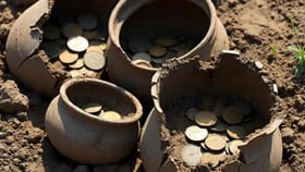 3 हजार वर्षांपासून दडवून ठेवले होते 3 मडके, खोदकामात जे दिसलं ते...