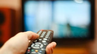 तुम्ही टीव्ही पाहताना किती अंतरावरुन पाहता? 32, 43, 55 इंचानुसार गणित काय? तज्ज्ञ म्हणतात…