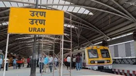 मोठी खळबळ! मनसेच्या नेत्याला आई समोरच भाजपच्या पदाधिकाऱ्यांची मारहाण. मोठी खळबळ! मनसेच्या नेत्याला आई समोरच भाजपच्या पदाधिकाऱ्यांची मारहाण.