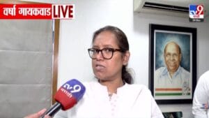 Varsha Gaikwad : काँग्रेससोबत वंचित आल्यानं वर्षा गायकवाड नाराज? युतीवर केलं मोठं विधान