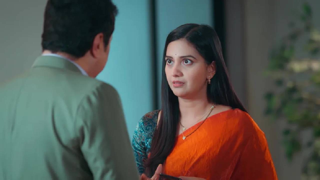 दुसरीकडे, अधिराला  सततच्या कौटुंबिक दडपणामुळे मानसिक थकवा जाणवत आहे. यावर नियंत्रण मिळवण्यासाठी तिने डंबेल्स आणि मोठा स्पीकर अशा जिम साधनांची व्यवस्था करून घरातच जोरदार झुम्बा सुरू करायचा निर्णय घेतलाय. या मोठ्या आवाजामुळे घरातील मोठ्यांना तसंच शेजाऱ्यांना त्रास होऊ लागतो. 
