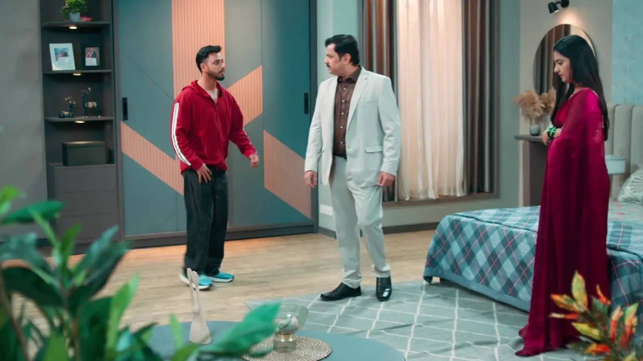 झी मराठी वाहिनीवरील 'वीण दोघातली ही तुटेना' या मालिकेचं कथानक अत्यंत रंजक वळणावर येऊन पोहोचलं आहे. समर–स्वानंदीच्या कुटुंबात घडलेल्या अलीकडील घटनांनी घरातील वातावरणाला नवं वळण दिलं आहे.