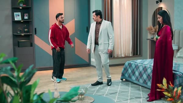 झी मराठी वाहिनीवरील 'वीण दोघातली ही तुटेना' या मालिकेचं कथानक अत्यंत रंजक वळणावर येऊन पोहोचलं आहे. समर–स्वानंदीच्या कुटुंबात घडलेल्या अलीकडील घटनांनी घरातील वातावरणाला नवं वळण दिलं आहे.