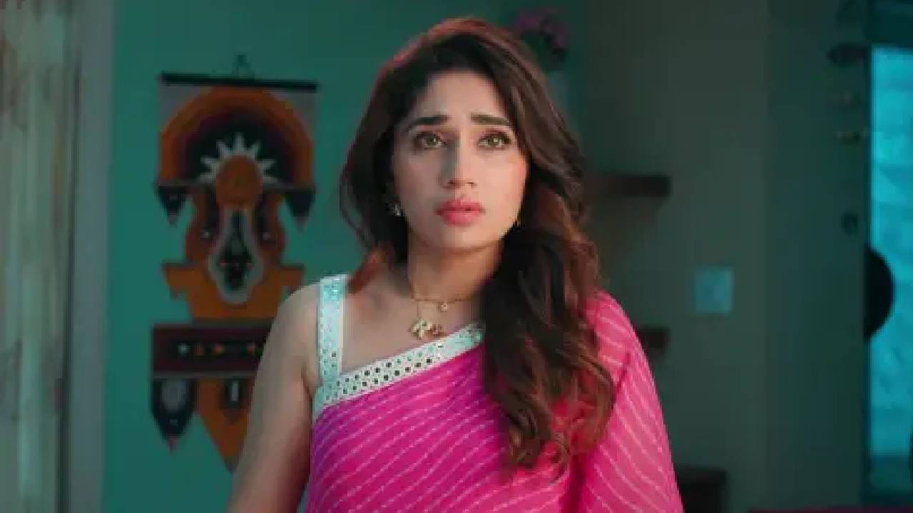 ही परिस्थिती हाताळताना स्वानंदीने पोलिसांची मदत घेऊन चोरी गेलेली रक्कम शोधून काढली आणि ती त्वरित राजवाडे कुटुंबाकडे परत दिली. तिच्या या प्रामाणिक आणि निर्णायक कृतीमुळे बाबा आणि समरमधील तणाव कमी झाला. समरला प्रथमच जाणवल की या घरातील सर्वजण वाईट नाहीत आणि गैरसमजांवर पडदा टाकण्याची वेळ आली आहे.
