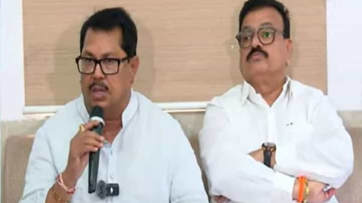 शेतकऱ्यांना तारीख पे तारीख! विजय वडेट्टीवार यांचा सरकारवर हल्लाबोल शेतकऱ्यांना तारीख पे तारीख! विजय वडेट्टीवार यांचा सरकारवर हल्लाबोल