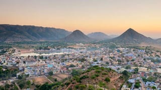 या गावात राहण्यासाठी सरकार फुकट देतय 40 लाख रुपये, फक्त एकच अट…, असा करा अर्ज