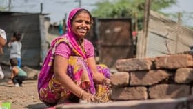 भारतातील असं एक गाव जिथे बायको आपल्या पतीला काठीने बदड बदड बडवते.