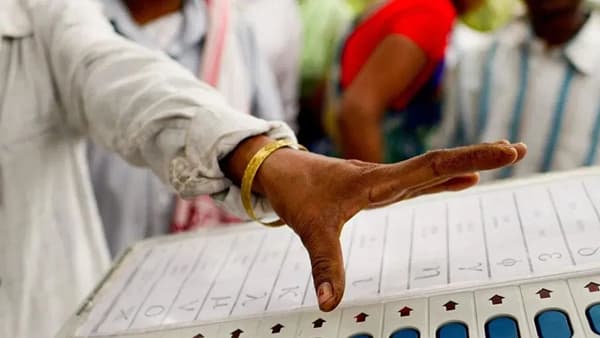 राज्यात किती नगर परिषद, नगर पंचायतींच्या निवडणुकांना स्थगिती अखेर आकडा समोर, निवडणूक आयोगाकडून सुधारीत कार्यक्रम जारी