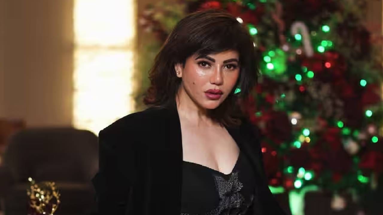 सुंदर दिसण्यासाठी किंवा चेहऱ्यावरील सुरकुत्या वय लपवण्यासाठी हल्ली सेलिब्रिटी सर्रास बोटॉक्सचा आधार घेतात. माधुरी दीक्षित ऐश्वर्या राय यांसारख्या सेलिब्रिटींनीही बोटॉक्स केलंय. 
