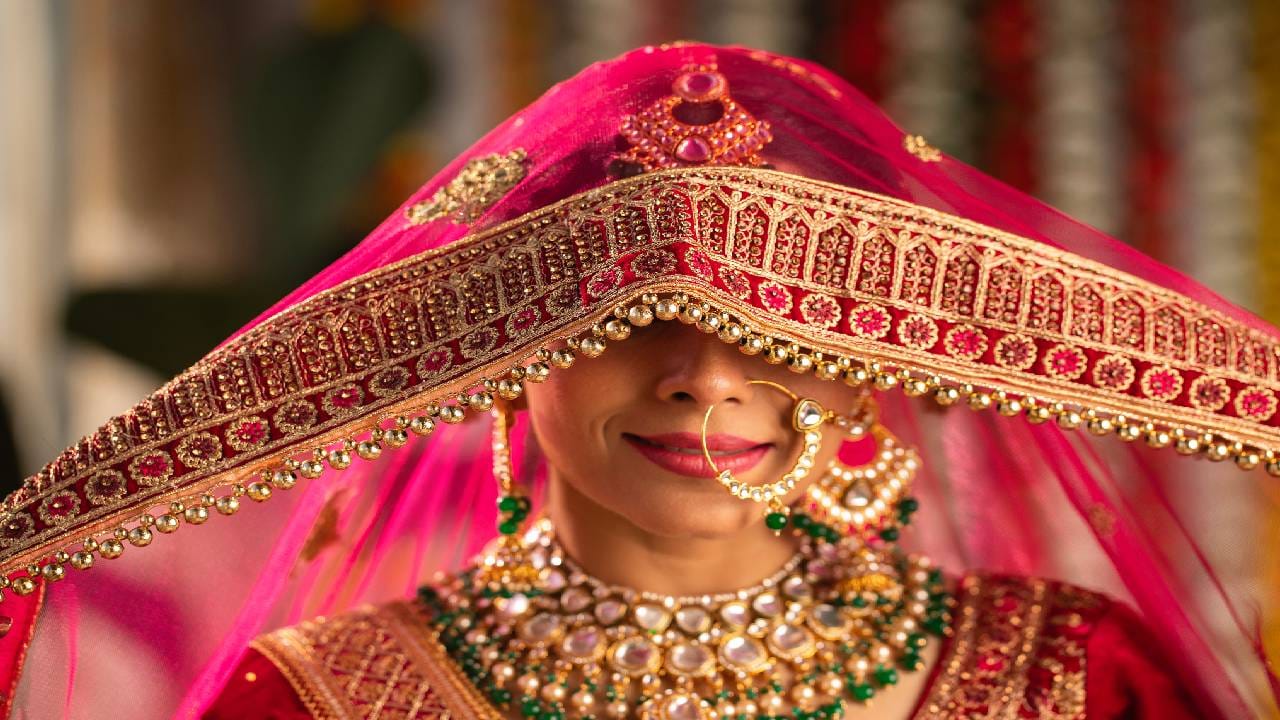 'बायको परत कर नाहीतर बापाला मारतो...', लग्नानंतर वरालाचा मिळाली धमकी, गावात खळबळ 'बायको परत कर नाहीतर बापाला मारतो...', लग्नानंतर वरालाचा मिळाली धमकी, गावात खळबळ