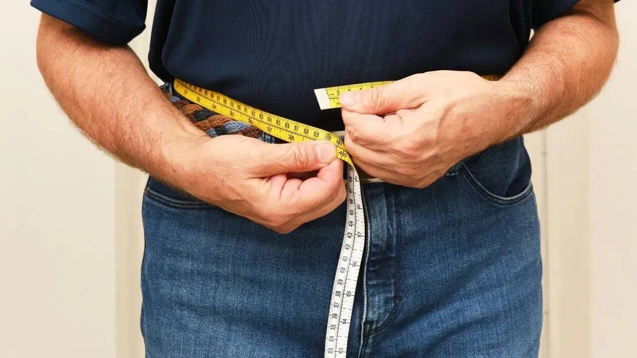 सायंकाळी सहा ते सातच्या आतमध्ये जेवण करा. त्यानंतर काहीच खाऊ नका. यादरम्यान हलके जेवण करण्यावर भर द्या. ओट्स, दलिया, खिचडी आणि सलाद खाऊ शकता. 