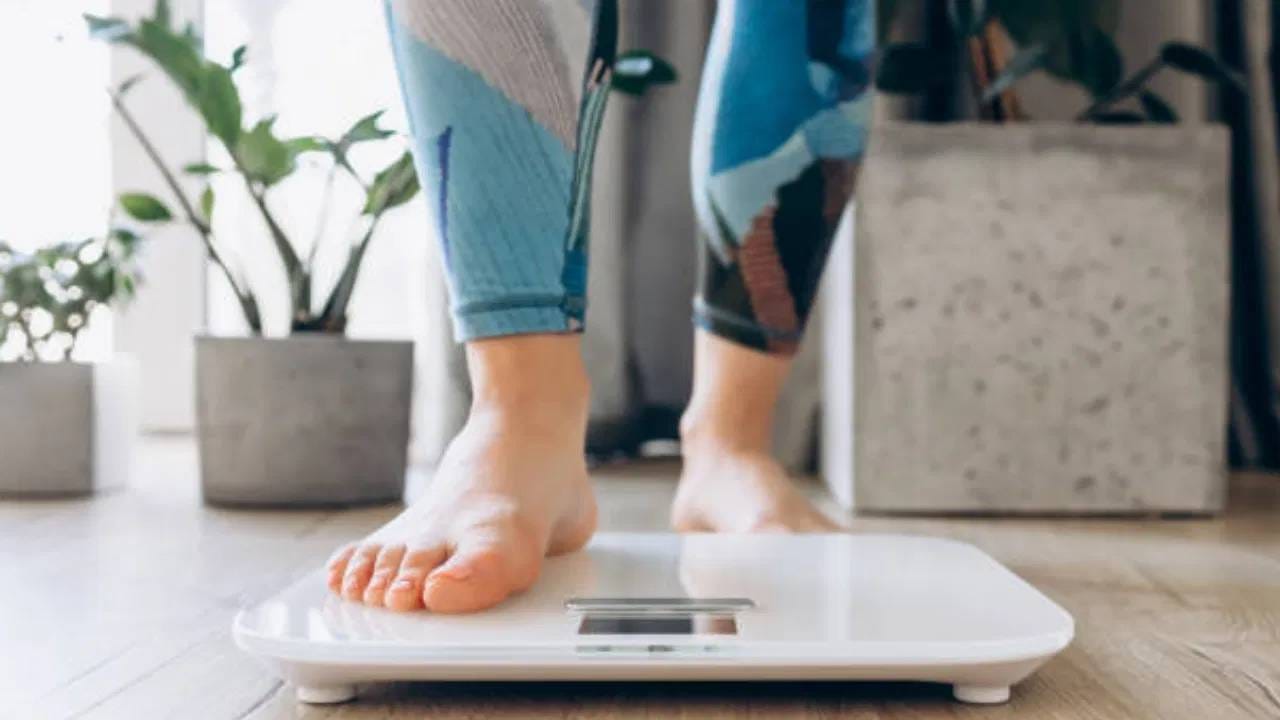 दुपारच्या जेवणात मिक्स पिठाची भाकरी, भाजी, दाल असे खा. शक्यतो सलाद जास्तीत जास्त खाण्याचा प्रयत्न करा. जेवणा अगोदर सलाद खा. 