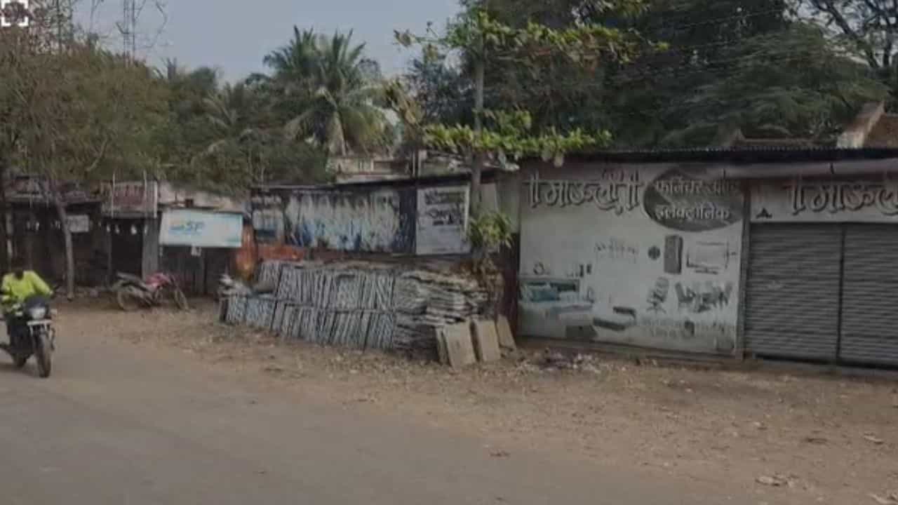 उपमुख्यमंत्री अजित पवार यांच्या विमानाला भीषण अपघात झाला, या अपघातामध्ये त्याचं निधन झालं आहे. विमान धावपट्टीवर उतरत असतानाच नियंत्रण सुटून हा अपघात झाल्याची माहिती समोर येत आहे.
