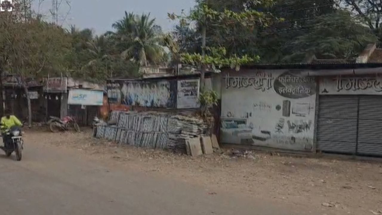 उपमुख्यमंत्री अजित पवार यांच्या विमानाला भीषण अपघात झाला, या अपघातामध्ये त्याचं निधन झालं आहे. विमान धावपट्टीवर उतरत असतानाच नियंत्रण सुटून हा अपघात झाल्याची माहिती समोर येत आहे.