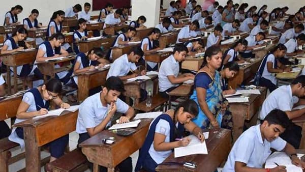 मोठी बातमी! 12 वीच्या परीक्षेबद्दल अत्यंत मोठी अपडेट, विद्यार्थ्यांना आता हॉल तिकिट...