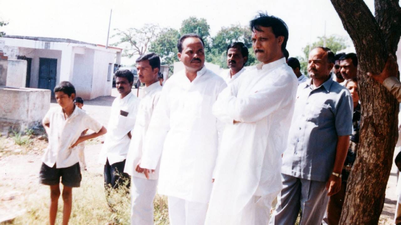 अजित दादांच्या जाण्याने जी पोकळी निर्माण झाली आहे ती कधीच भरून निघणार नाही. त्यांच्या जाण्याने फक्त पवार कुटुंबावरच नव्हे तर बारामतीकर आणि अख्ख्या महाराष्ट्रावर आघात झालाय, त्यांचं अपरिमित नुकसान झालंय. आज, (गुरूवार 29 जानेवारी) बारामतीतच अजित पवार यांच्यावर शासकीय इतमामात अंत्यसंस्कार करण्यात येतील.