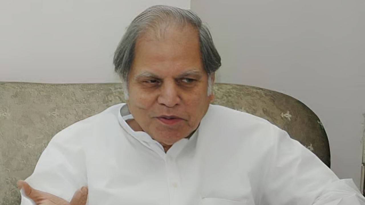 महाराष्ट्राचे पहिले आणि आतापर्यंतचे एकमेव मुस्लिम मुख्यमंत्री बॅरिस्टर ए.आर. अंतुले हे होते. अब्दुल रहमान अंतुले यांनी 9 जून 190 ते 20 जानेवारी 1982 या काळात महाराष्ट्राचे 8 वे मुख्यमंत्री म्हणून काम केले.