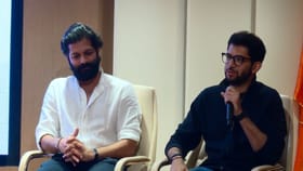 एक लाख घरं आणि बरंच काही, मुंबईकरांवर ठाकरे बंधूंचं जाळं; मोठी घोषणा.