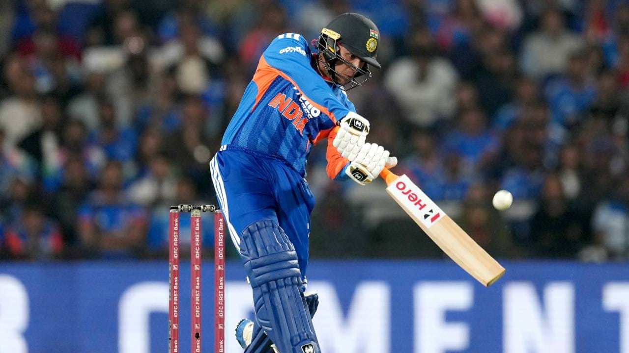 अभिषेक शर्माने 20 चेंडूत नाबाद 68 धावा केल्या. यात त्याने 7 चौकार आणि 5 षटकार मारले. त्याने सूर्यकुमार यादवसह तिसऱ्या विकेटसाठी 40 चेंडूत नाबाद 102 धावांची भागीदारी केली. (Photo- BCCI Twitter)