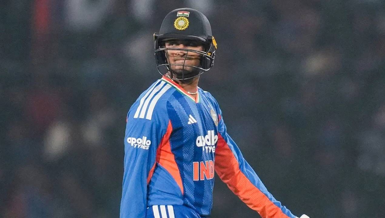 अभिषेक शर्माने टी20 क्रिकेटमध्ये 5000 धावा पूर्ण केल्या आहे. आतापर्यंत 130हून अधिक फलंदाजांनी अशी कामगिरी केली आहे. पण इतक्या जबरस्त स्ट्राईक रेटने कोणीही हा पल्ला गाठलेला नाही. अभिषेक शर्माचा स्ट्राईक रेट 172.54 चा आहे. (PHOTO CREDIT- PTI)