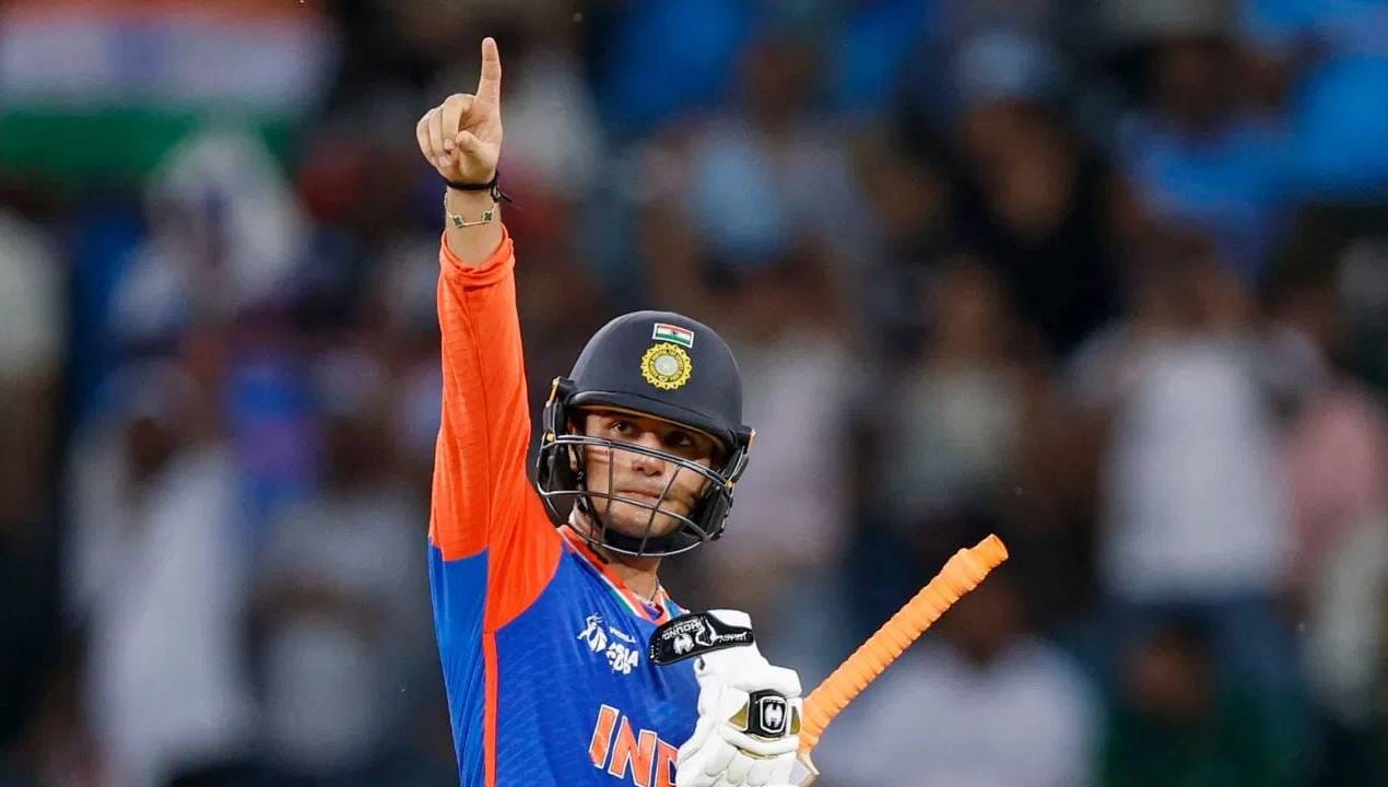 टी20 आंतरराष्ट्रीय क्रिकेटमध्ये 25 किंवा त्यापेक्षा कमी चेंडूत शतक ठोकण्यात अभिषेक शर्मा पुढे निघून गेला आहे. त्याने आठवेळा अशी कामगिरी केली आहे. यापूर्वी सूर्यकुमार यादव, फिल सॉल्ट आणि एविन लुईसने ही कामगिरी 7-7 वेळा केली आहे. (PHOTO CREDIT- PTI)