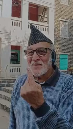 अभिनेते मोहन आगाशे यांची मतदानानंतर खोचक प्रतिक्रिया, काय म्हणाले?.