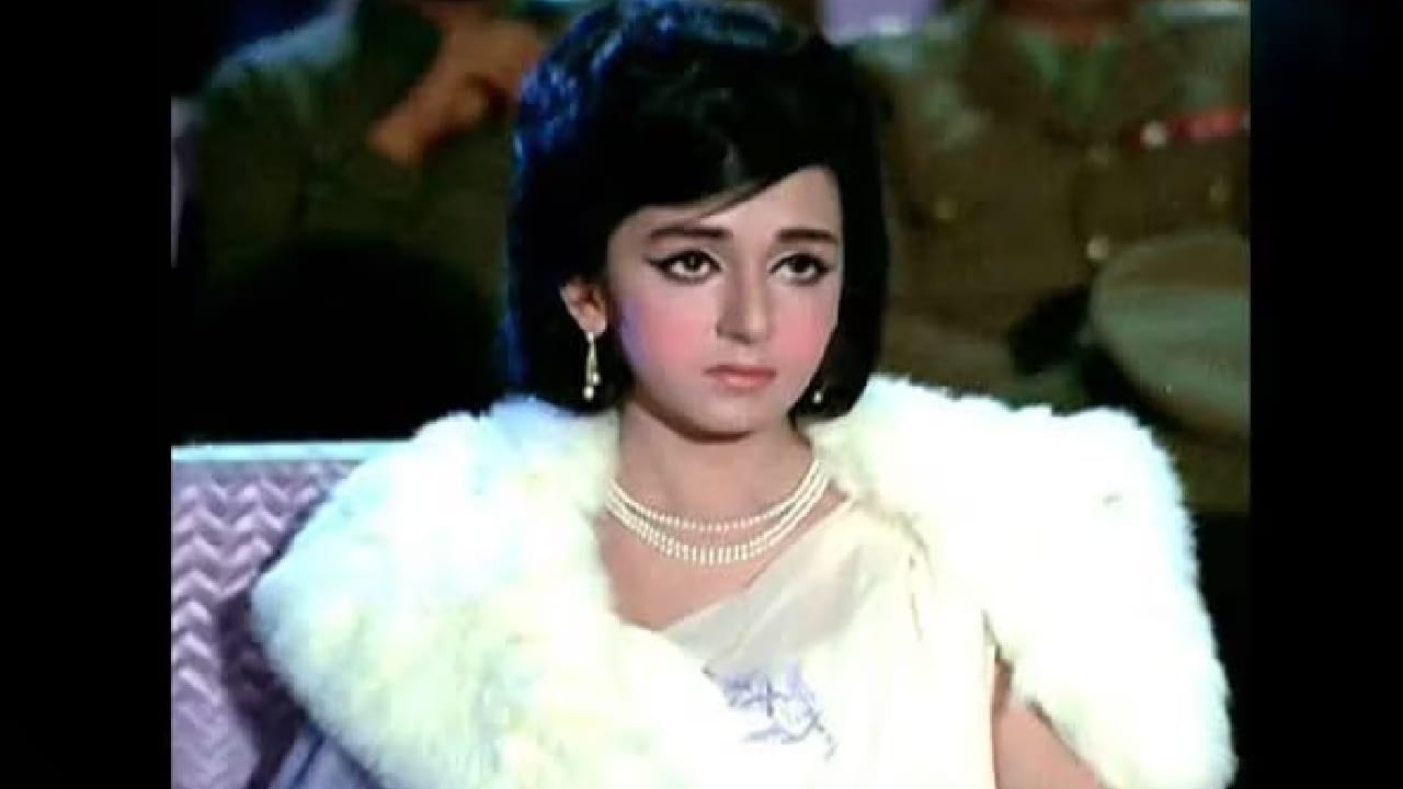 बॉलिवूडमधील कलाकारांची मैत्री आणि नाते पाहून अनेकांना वाटतं की, इंडस्ट्रीमधील लोक एकमेकांना नेहमी सहकार्य करत असतील पण किती खरं आहे हे अनेकांना माहिती नसेल. 