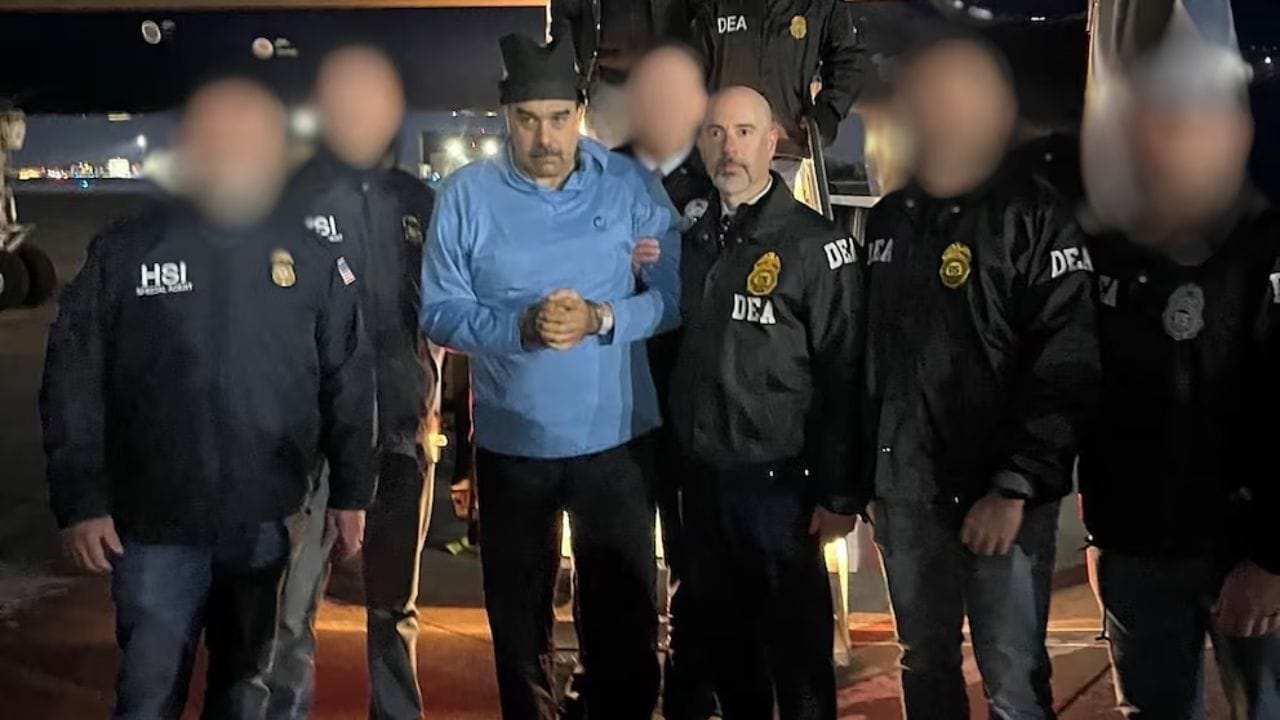 न्यूयॉर्कमध्ये मादुरो यांनी २४ तासांनंतर तोंड उघडले, तोंडातून निघाले हे शब्द, video viral न्यूयॉर्कमध्ये मादुरो यांनी २४ तासांनंतर तोंड उघडले, तोंडातून निघाले हे शब्द, video viral