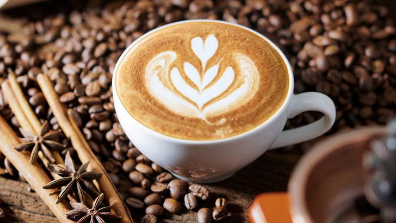 या अभ्यासात असे आढळले की लोक सकाळच्या वेळी एक ते दोन कप वा त्याहून जास्त कॉफीचे सेवन करतात. वा सकाळी एकदाच कॉफी पितात. त्यांच्या आजाराची जोखीम कमी आढळली गेली. अहवालात स्पष्ट झाले की जे लोक सकाळची एकदाच कॉफी पितात त्यांच्या आजारांची जोखीम कमी आढळली. अहवाल म्हणतो की सकाळच्या वेळी एकदाच कॉफी प्यायल्याने आरोग्यावर सकारात्मक प्रभाव पडतो.