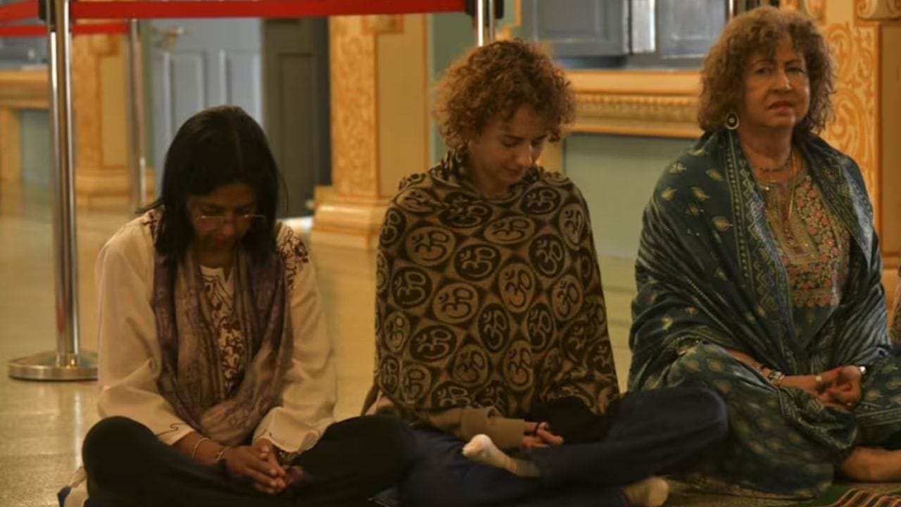 असे म्हटले जाते की मादुरो यांच्या बेडरुम आणि राष्ट्राध्यक्ष कार्यालयात महान क्रांतीकारी सायमन बोलिवर यांच्या सोबत सत्य साईबाबांची भव्य तस्वीर लावली होती. मादुरो देखील त्यांच्या तसबीराला नमन केल्याशिवाय महत्वाचे निर्णय घेत नव्हते. 