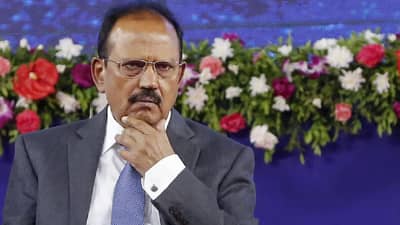 Ajit Doval: तर या कारणांमुळे इंटरनेट वापरत नाहीत भारतीय जेम्स बॉन्ड! मग कुटुंबाच्या कसे राहतात संपर्कात