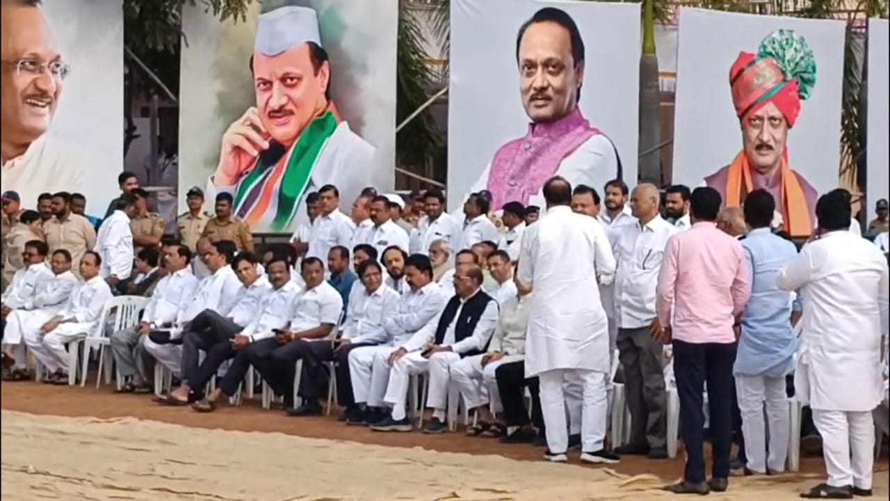 राज्याच्या राजकारणातील एक झंझावात आणि धडाडीचे नेतृत्व, उपमुख्यमंत्री अजित पवार यांच्या निधनामुळे संपूर्ण महाराष्ट्र शोकसागरात बुडाला आहे. दादा म्हणून ओळखल्या जाणाऱ्या या नेत्याला अखेरचा निरोप देण्यासाठी आज अवघ्या महाराष्ट्रातून जनसागर लोटला आहे.