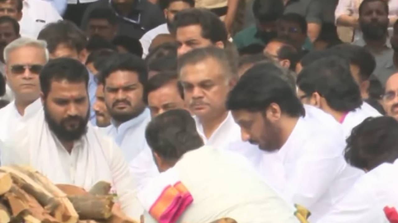 अजित पवार यांच्या निधनाच्या वृत्ताने देशभर खळबळ उडाली. प्रशासनावर पकड असलेला, जनतेच्या प्रश्नांवर सदैव काम करत राहणारा आणि रोखठोक व्यक्तिमत्त्व असलेला नेता गमावल्याची भावना देशभरातून व्यक्त होत आहे. 
