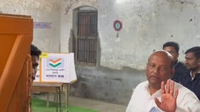 अकोल्यात EVM बिघाडामुळे प्रशासनाची दमछाक.