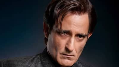 2 वेळा जेवण, 10 तास झोप..; 50 वर्षीय अक्षय खन्नाने सांगितलं फिटनेसचं रहस्य