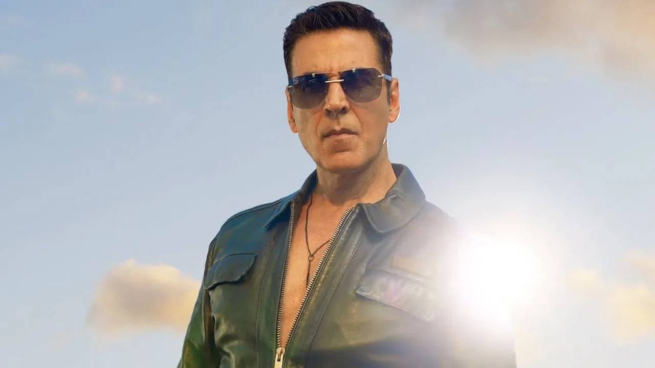 Akshay Kumar Next Film : अक्षय कुमारसाठी वर्ष 2025 ठीक-ठाक होतं. त्याचे चार चित्रपट रिलीज झालेले.  'स्कायफोर्स', 'हाउसफुल 5', 'जॉली एलएलबी 3' आणि 'केसरी चॅप्टर 2' या चित्रपटांच भरपूर कौतुक झालं. हे चारही चित्रपट फ्लॉप ठरले नाही. पण एकाही चित्रपटाने भरपूर कमाई सुद्धा केली नाही. 