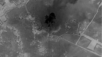 मोठी बातमी! अमेरिकेने केला भयंकर हवाई हल्ला, जगभरात खळबळ, तब्बल 70 ठिकाणांनी...