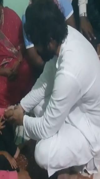 सोलापूर : बाळासाहेब सरवदे यांच्या कुटुंबाची अमित ठाकरे यांनी घेतली भेट