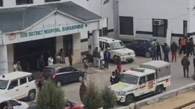 जम्मू काश्मीरमध्ये मोठी दुर्घटना, सैन्याचा ट्रक 200 फूट खोल दरीत कोसळला, 10 जवान शहीद, 10 जखमी