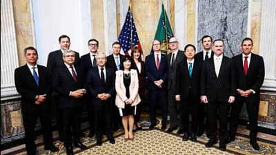 Ashwini Vaishnaw: एकीकडे टॅरिफ बॉम्ब...तर केंद्रीय मंत्री अश्विनी वैष्णव अमेरिकेत... रेअर अर्थ मिनरल्सवर मंत्रीस्तरीय बैठकीची अपडेट काय?